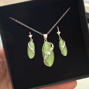 Ireland Green Silver-Tone Pendant and Earrings Jewelry Set